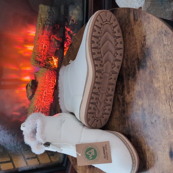 White Mountain booties - Picture 3 of 6